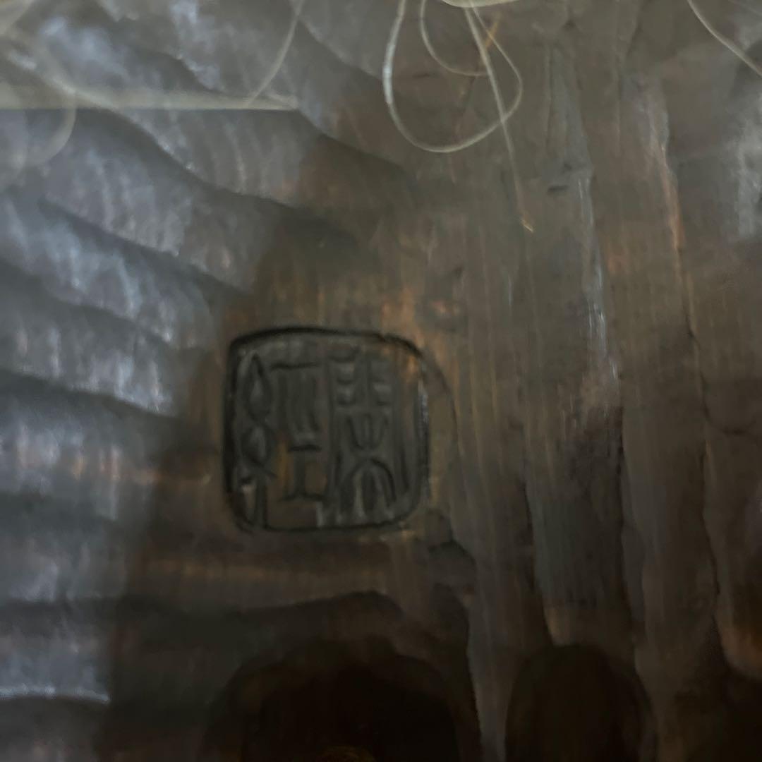 薄い灰色の能面