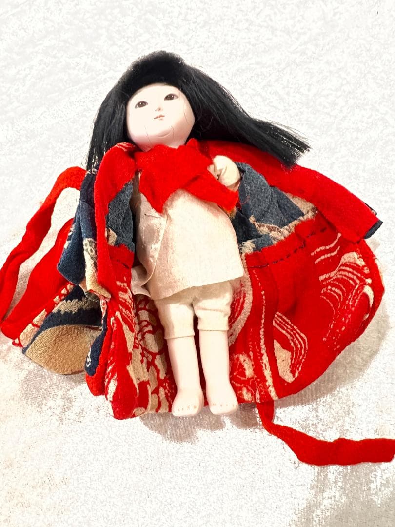 人形　日本人形　女の子　ちりめんの着物付き W6×D3×H15㎝