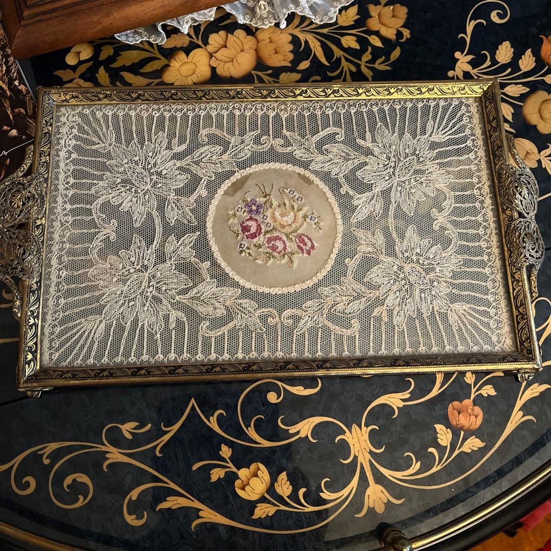 プチポワン　レース装飾の刺繍トレイ　再値下げ致しました‼️