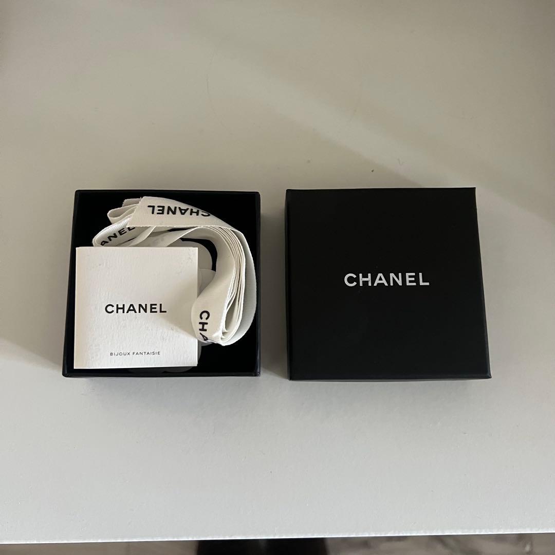 CHANEL CC パールロゴブローチ