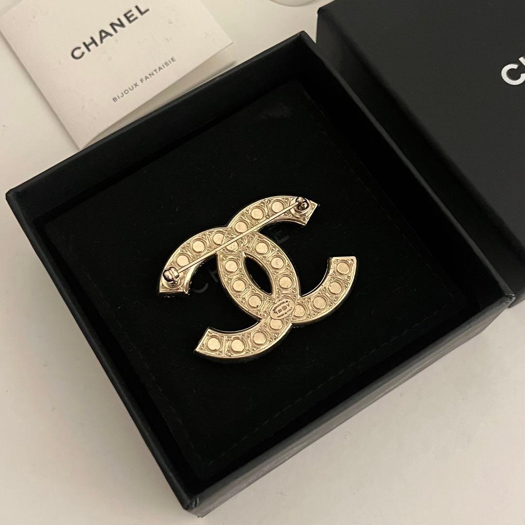 CHANEL CC パールロゴブローチ