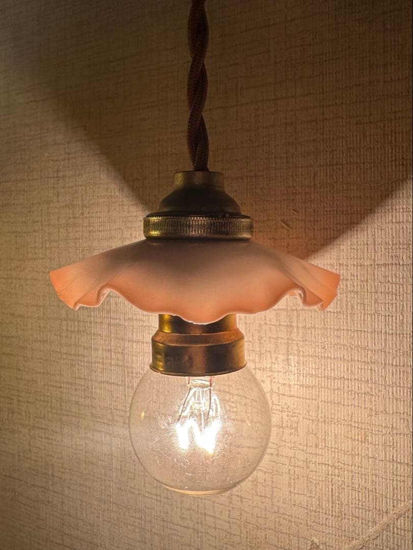 ひーこページになります＊ オパリンローズの小さな可愛らしいアトリエランプ＊