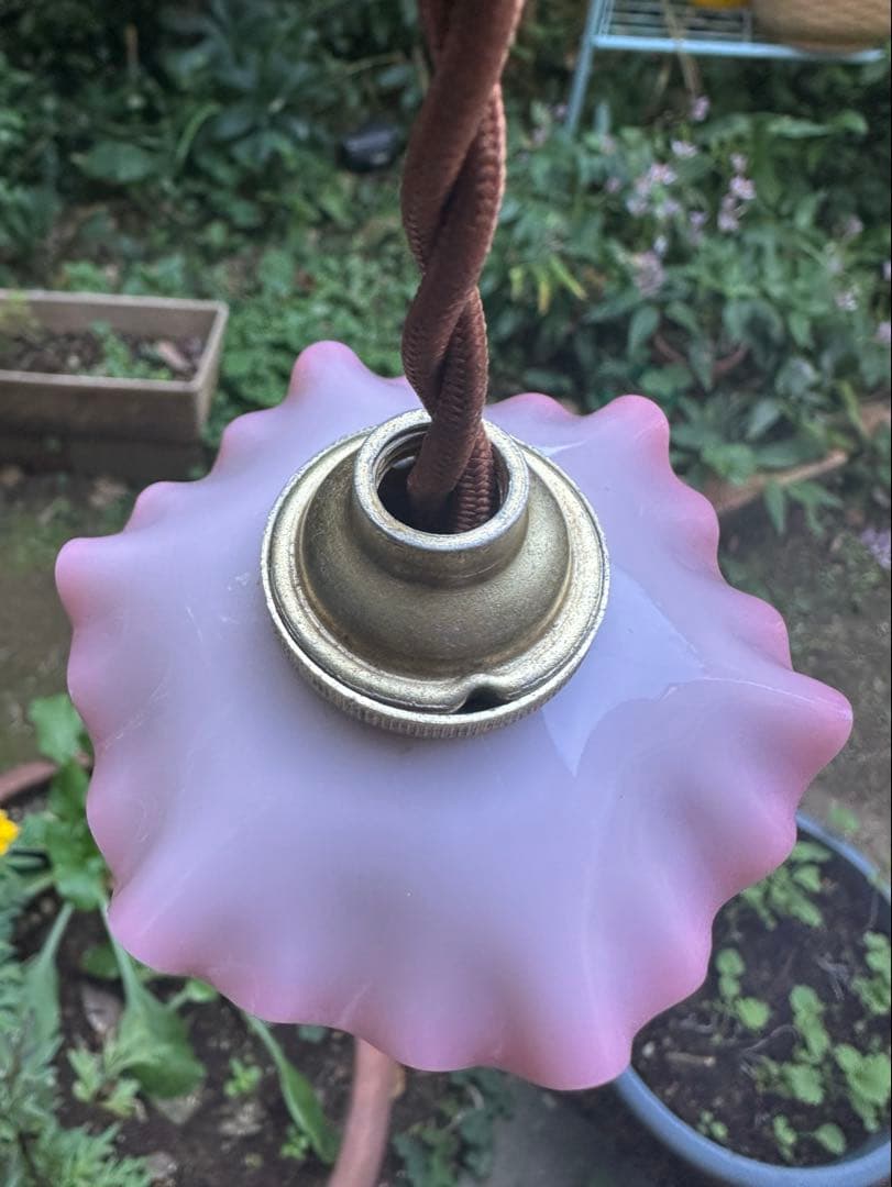 ひーこページになります＊ オパリンローズの小さな可愛らしいアトリエランプ＊