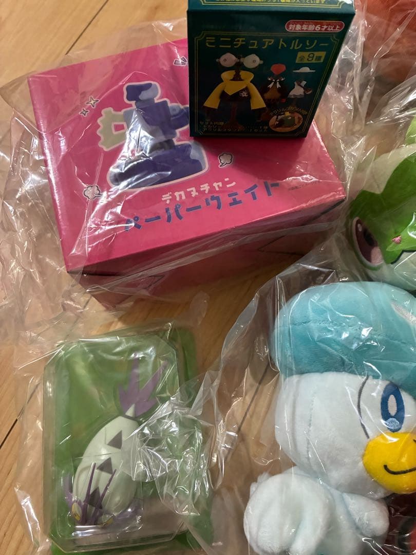 ピカピカボックス　ポケモン　ぬいぐるみ　ニャオハ　クワッス等　フィギュア