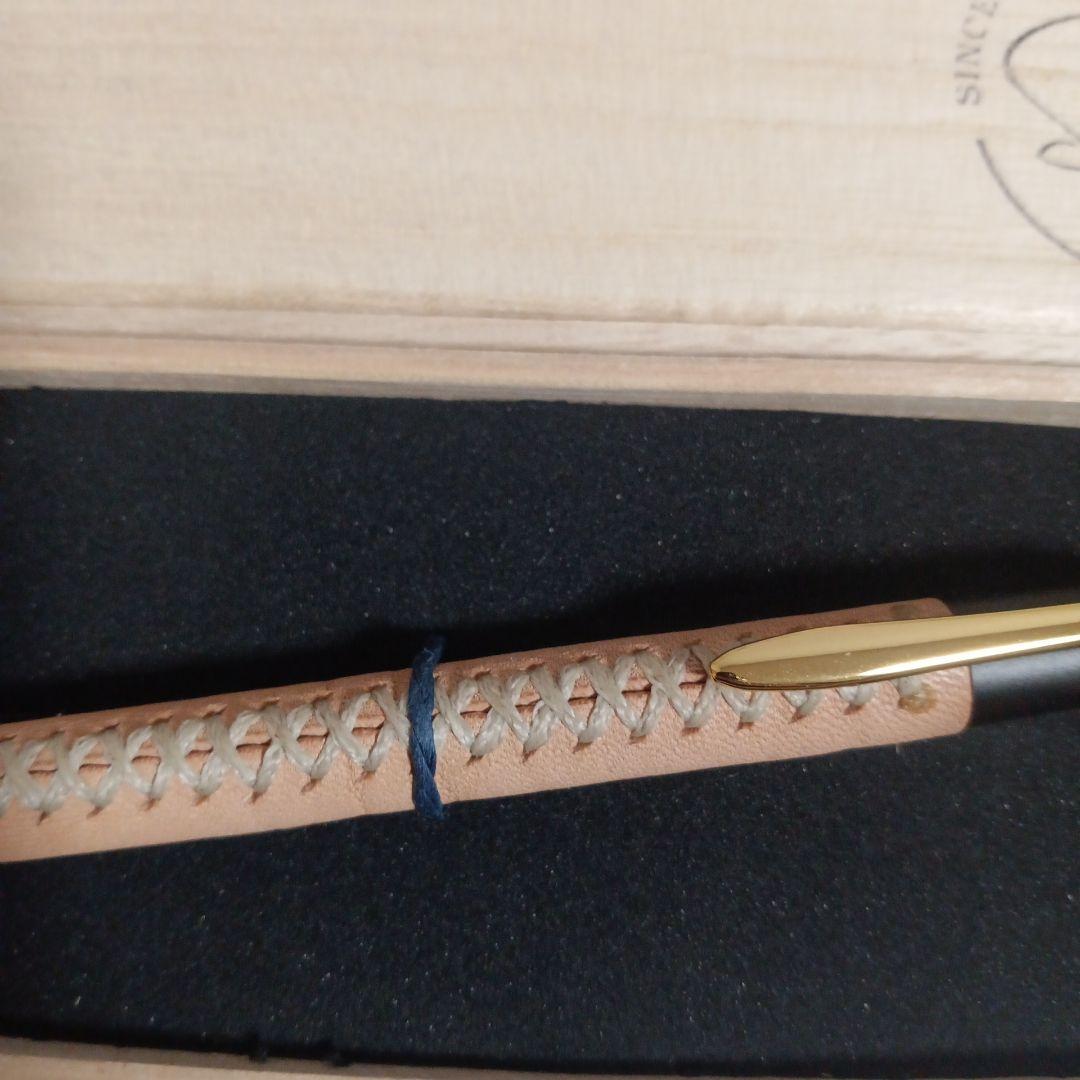 【新品未使用】革軸ペン　シックザール　ボールペン　特上ヌメ革　ナチュラル　節目模