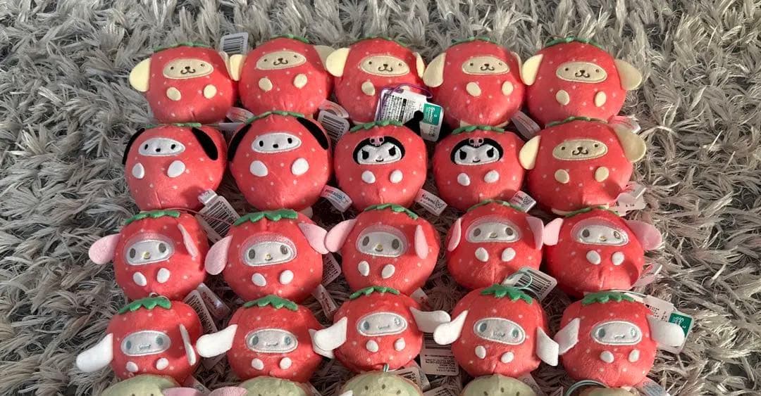 まとめ売り サンリオ フルーツきぐるみマスコット いちご キウイ パイン　35点