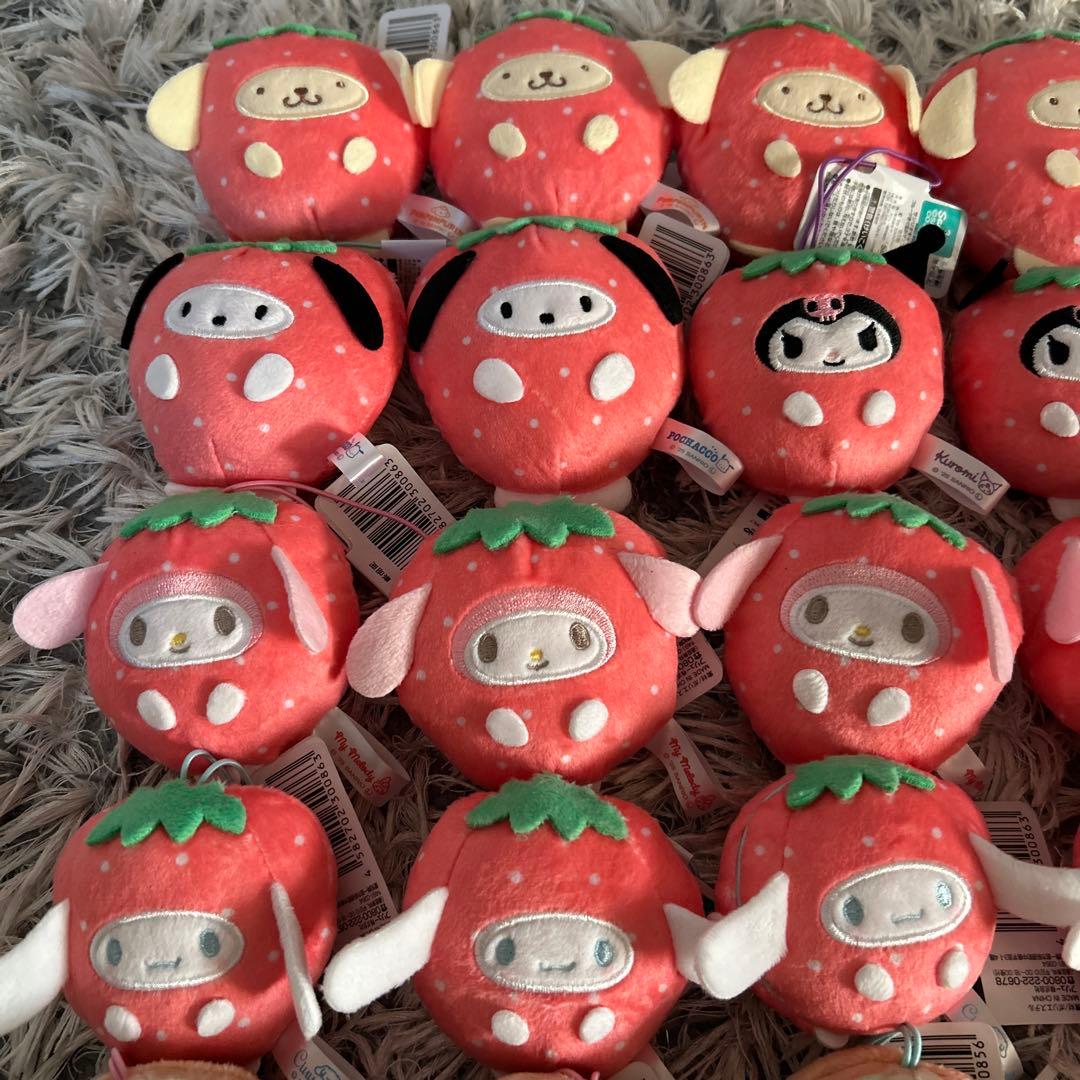 まとめ売り サンリオ フルーツきぐるみマスコット いちご キウイ パイン　35点