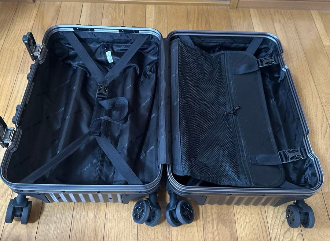 メルセデスベンツAMGスーツケース　中古　傷あり　送料込み‼️