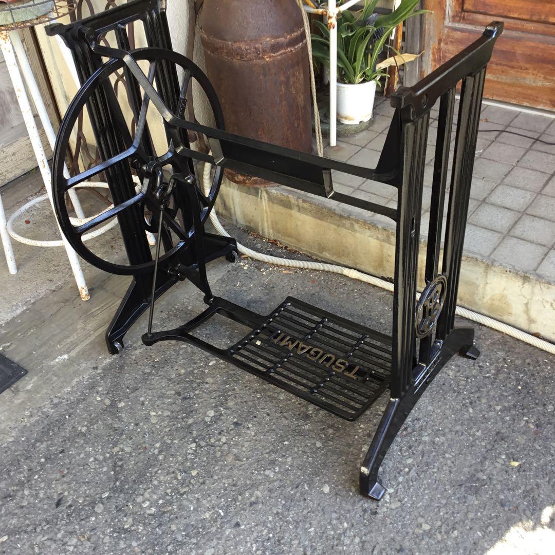 TSUGAMI職業用足踏みミシン鉄脚　大型　 テーブルに！