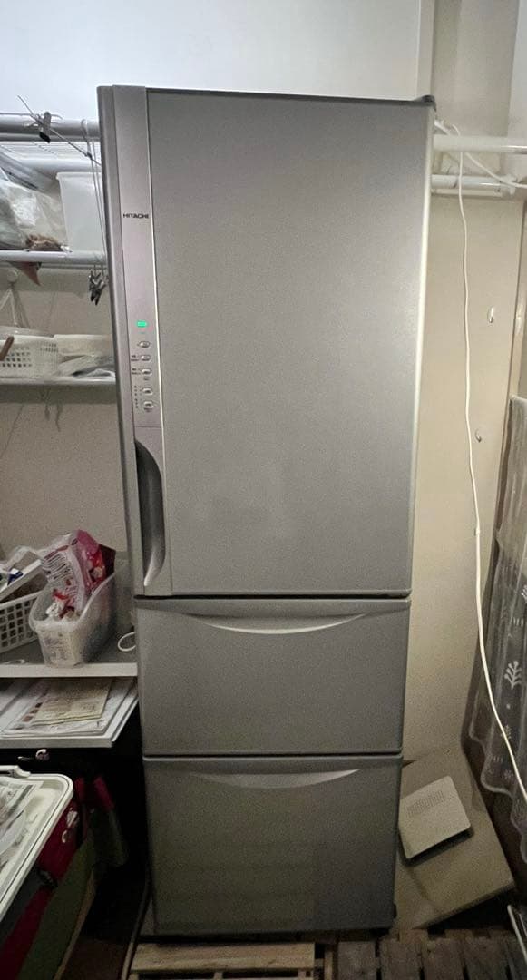 や*ち様 日立　3ドア　真ん中野菜室　冷蔵庫　自動製氷　R-K320FV 地域限