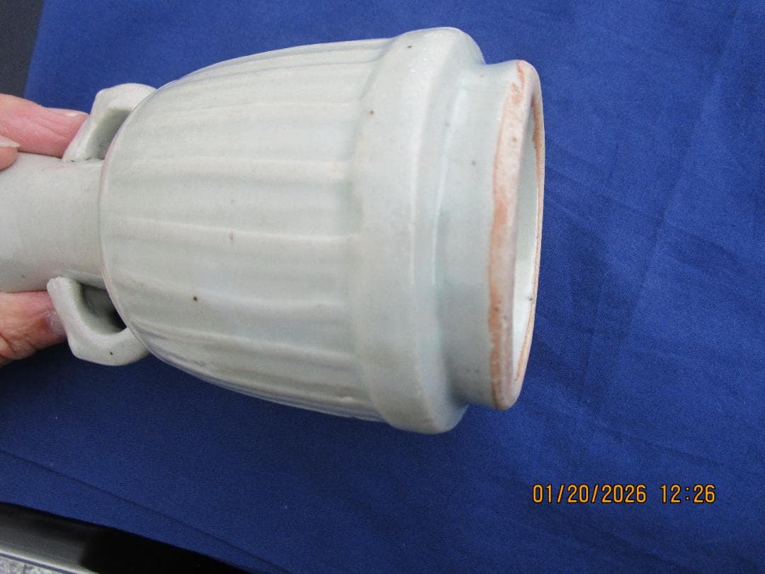 青磁　花瓶　花生け　中国陶磁器　耳付き　時代物　無傷　程度良し　1本