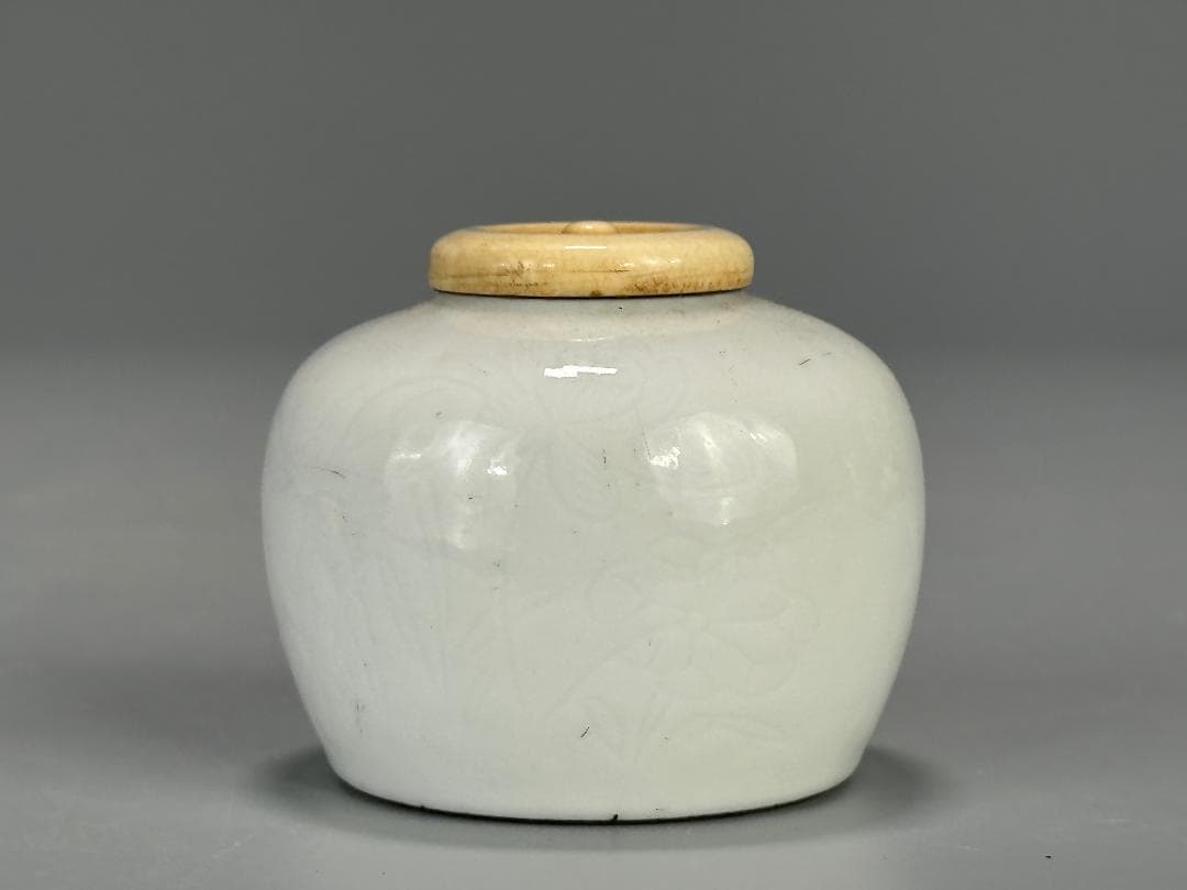 茶道具　白磁　暗刻花卉文小壺　茶入　茶壺　中国　唐物