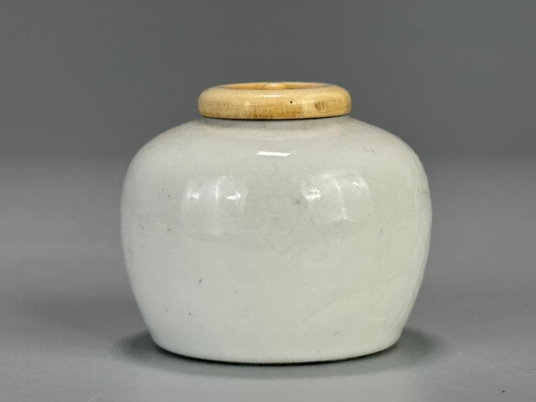 茶道具　白磁　暗刻花卉文小壺　茶入　茶壺　中国　唐物