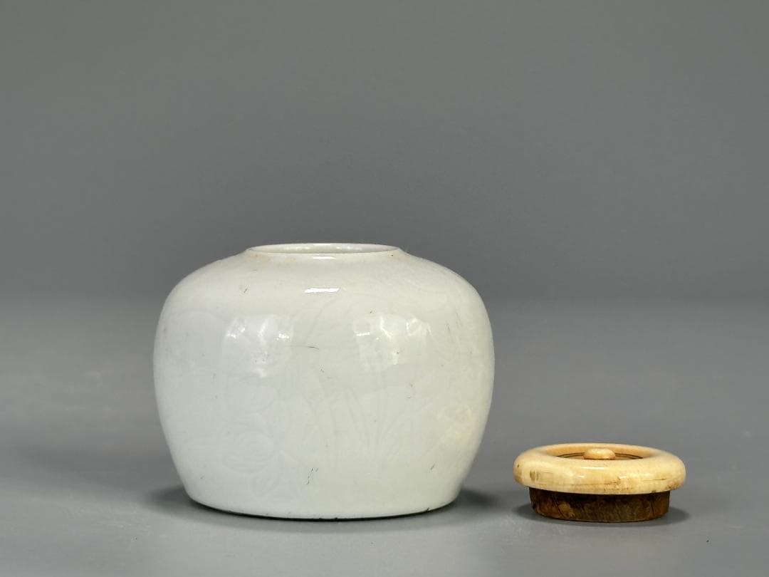 茶道具　白磁　暗刻花卉文小壺　茶入　茶壺　中国　唐物