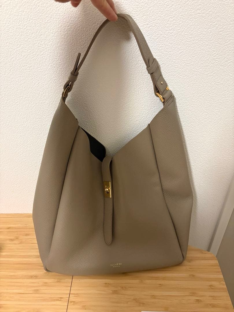 ヴィオラドーロ VIOLAdORO レザー ショルダーバッグ