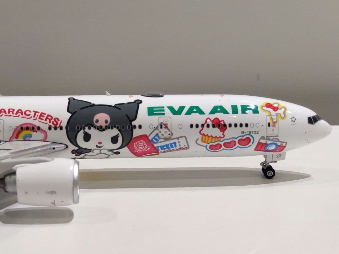 エバー航空　B777-300 ハローキティ