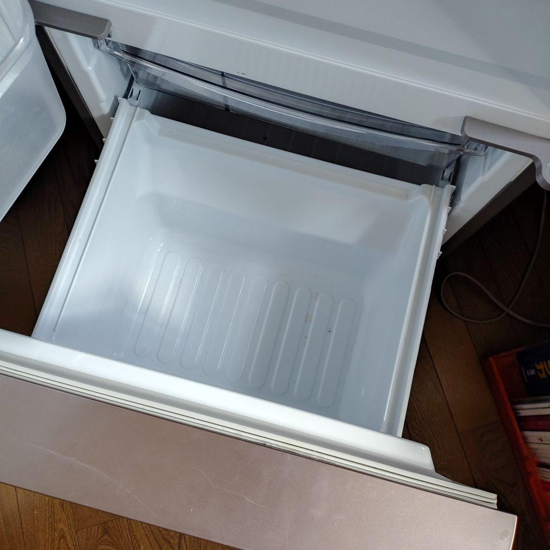 SHARPシルバー冷蔵庫 上段冷蔵室 引き出し式冷凍室