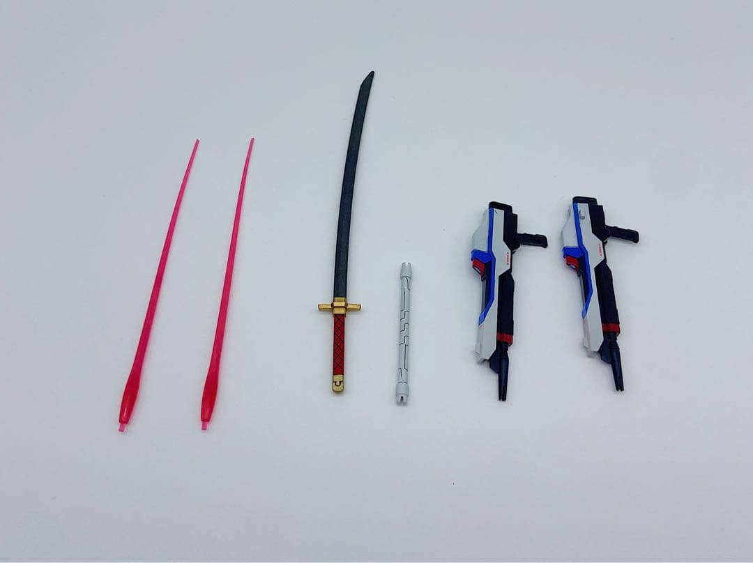 HGマイティーストライクフリーダムガンダム　全塗装　完成品　スタンド付き