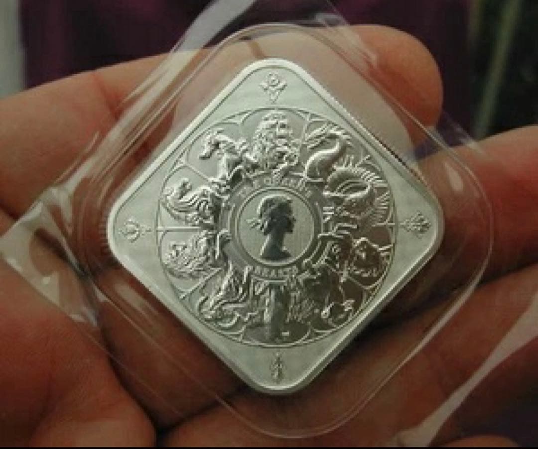 2025年 クイーンズビースト コンプリーター 1オンス 純銀地金 999.9