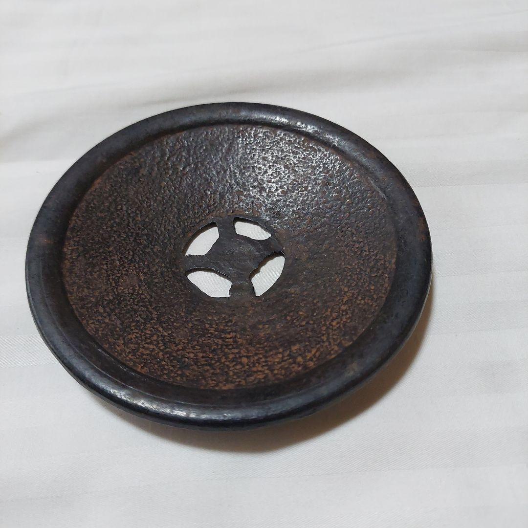 鉄製 茶釜 丸型 浮彫りデザイン