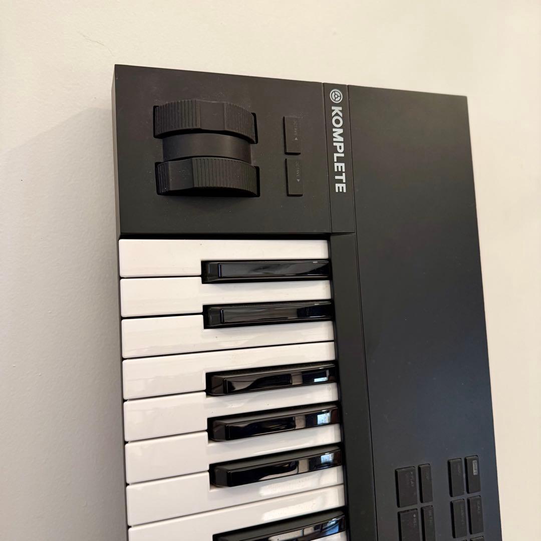 KOMPLETE KONTROL A61 MIDIキーボード