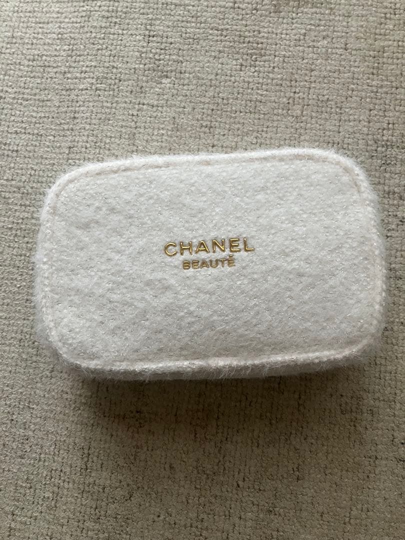CHANEL クリスマスコフレ2024 エッセンシャルケアセット