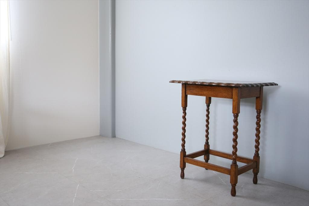 英国アンティーク木製サイドテーブル/オケージョナル机/飾り棚/花台(91-47)