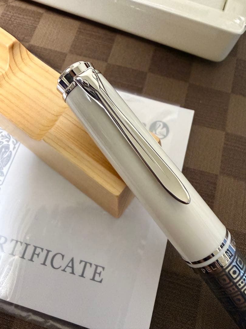 ペリカン万年筆M910（M800サイズ)白い