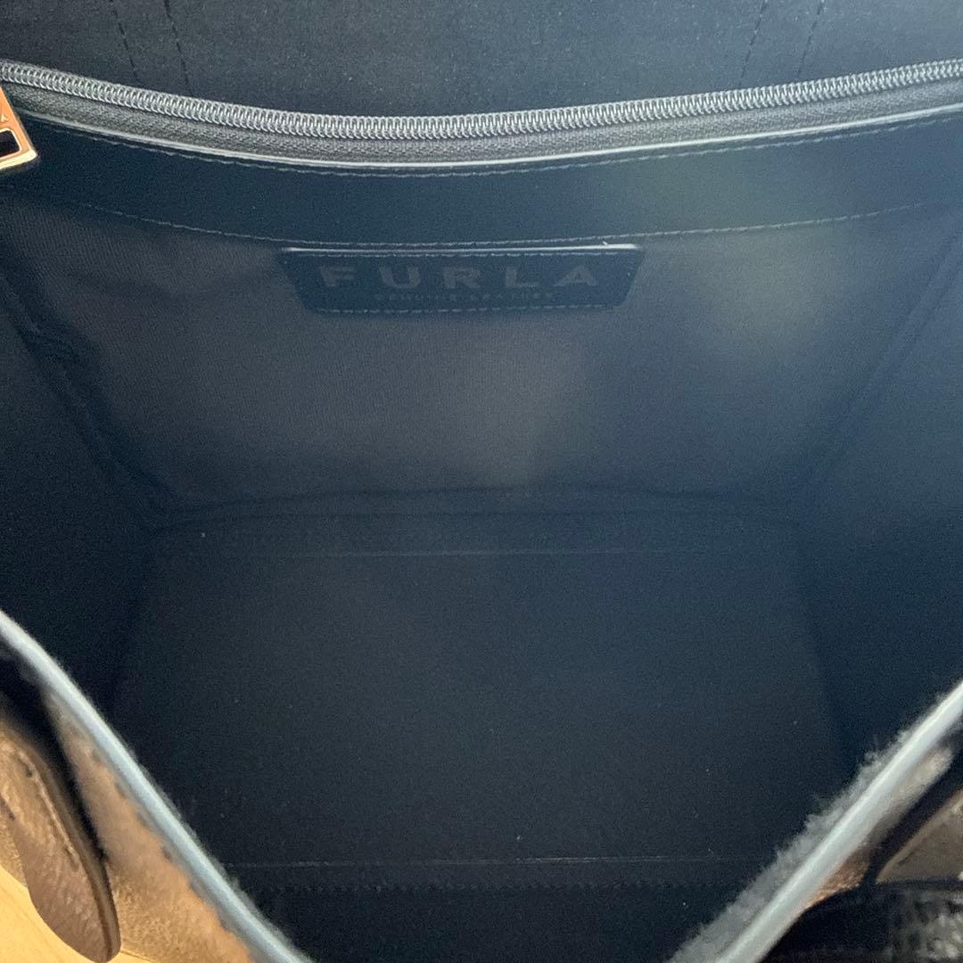 FURLA ブラックレザーハンドバッグ