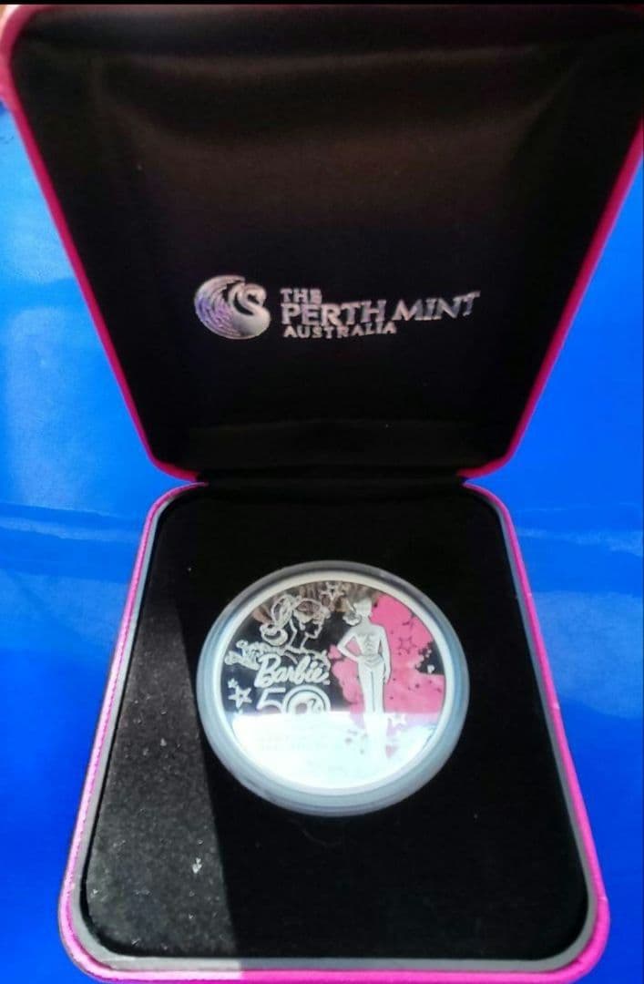 バービー50周年記念カラー1ドル銀貨（2009年ツバル）