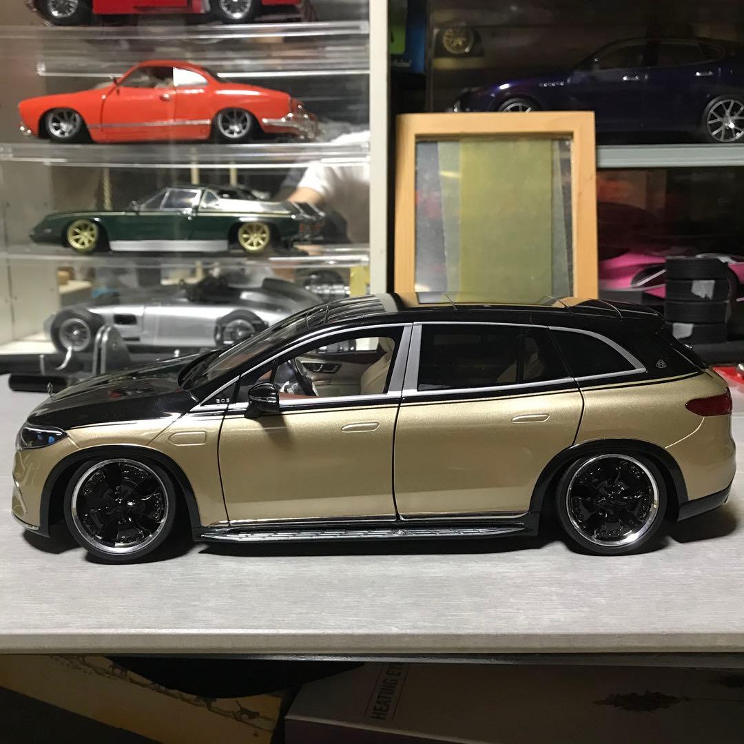 Mercedes-Maybach EQS SUV ミニカー 黒と金カスタム