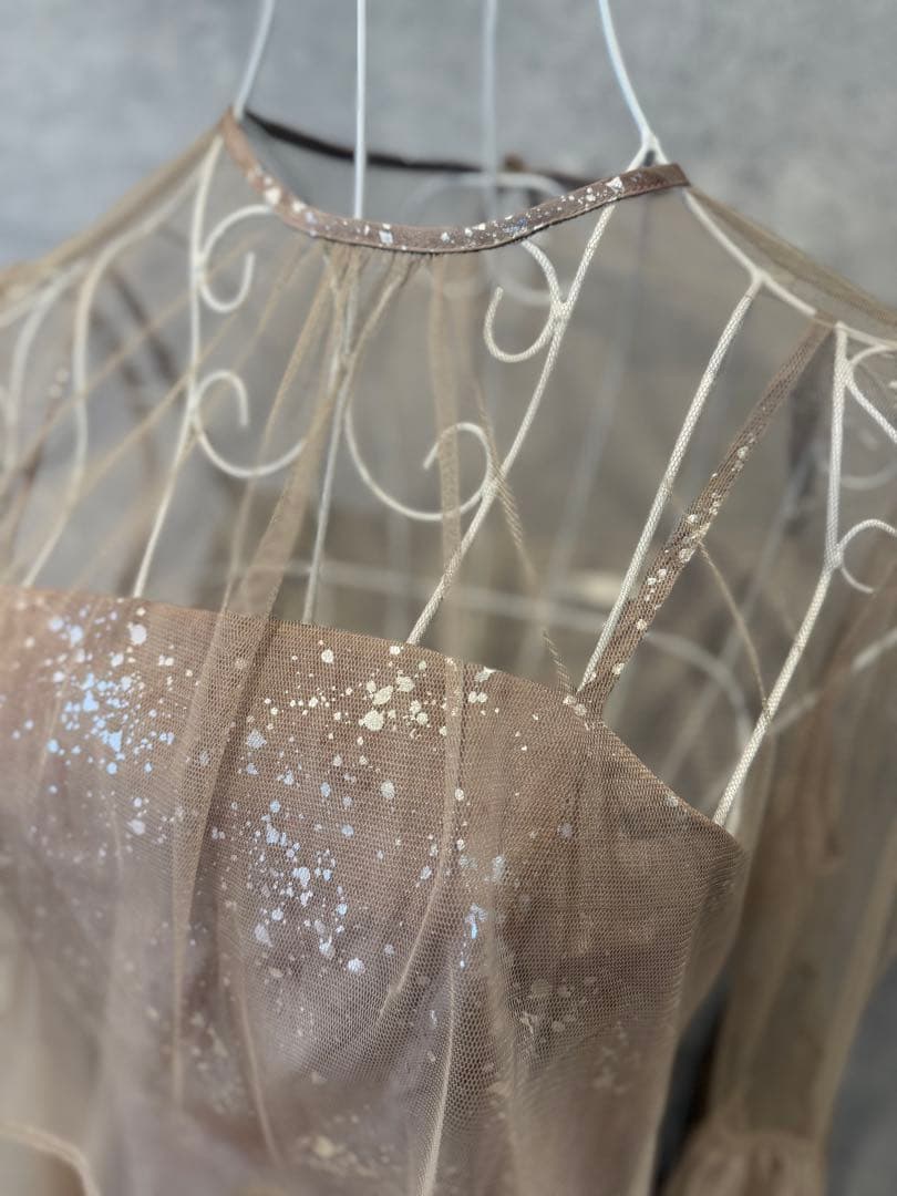 美品シアーチュールベルスリーブペイントIラインワンピースドレス　M / GRAY