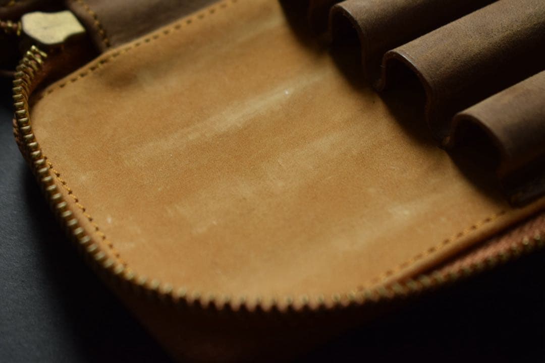 バハギア ラウンドジップ型 ペンケース クレイジーホース革 ブラウン