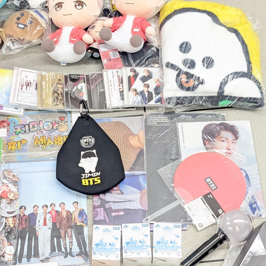 BTS グッズ 大量 20キロ まとめ売り ペンライト 缶バッジ
