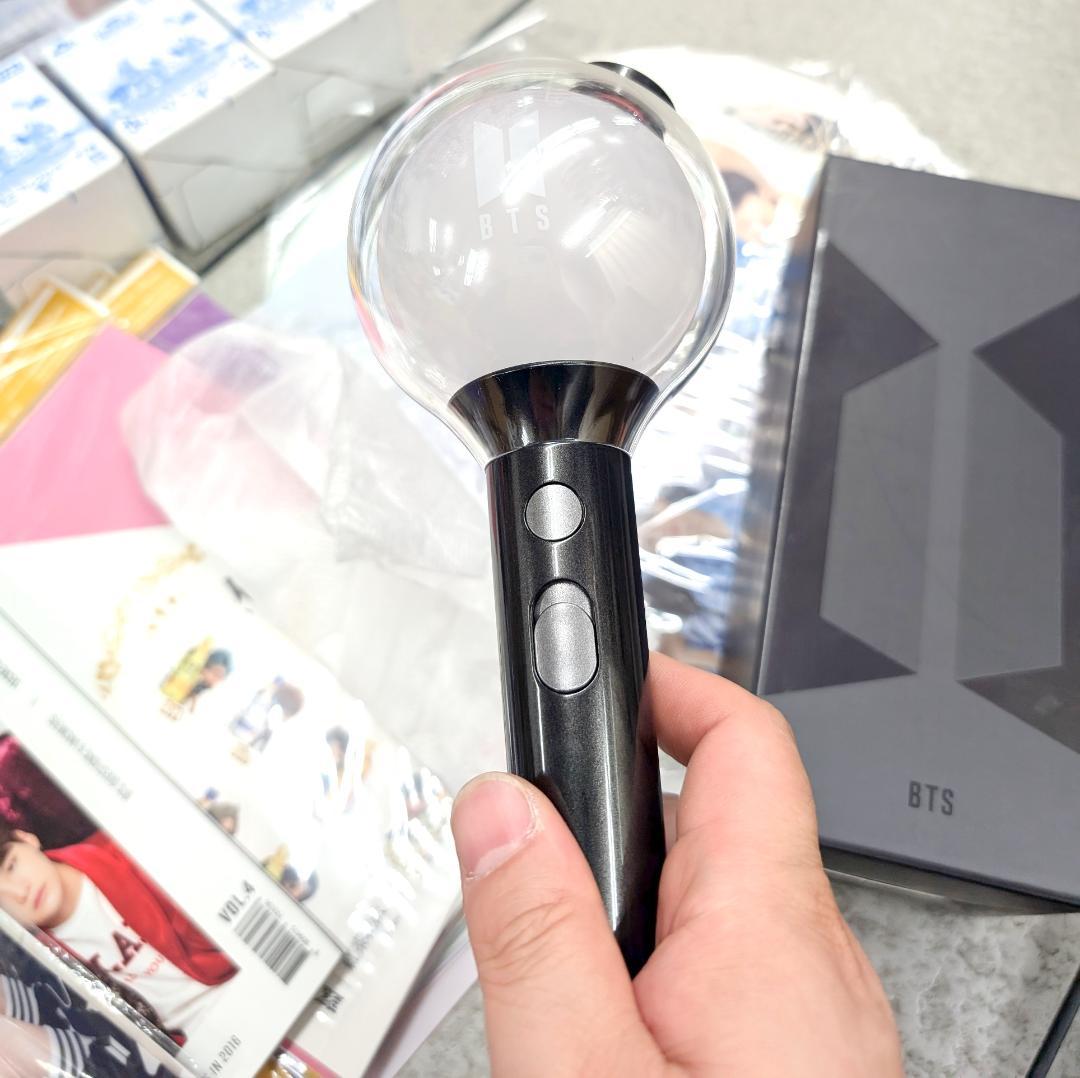 BTS グッズ 大量 20キロ まとめ売り ペンライト 缶バッジ