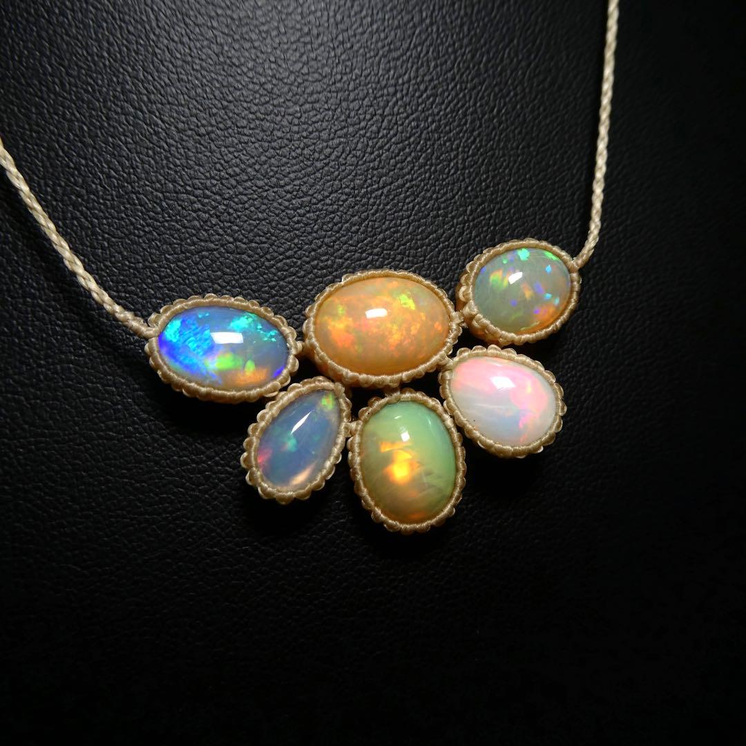 F　オパールのマクラメネックレス
