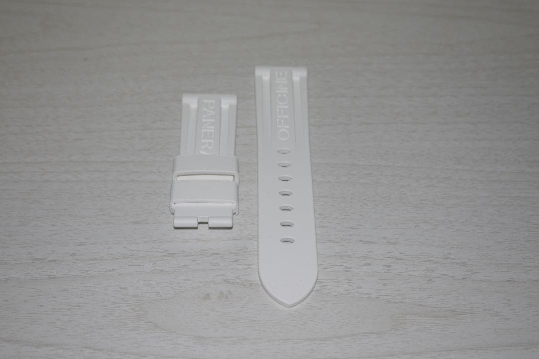 未使用 純正　PANERAI　パネライベルト、ストラップ　ラバー　ホワイト