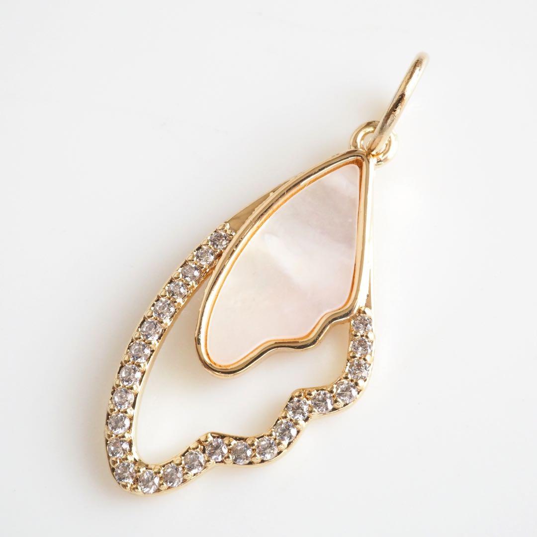 【Ruby】天然ホワイトシェルのマリアネックレストップ