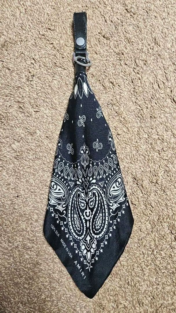 AMIRI バンダナ キーチェーン 黒のペイズリー柄 バンダナ アミリ