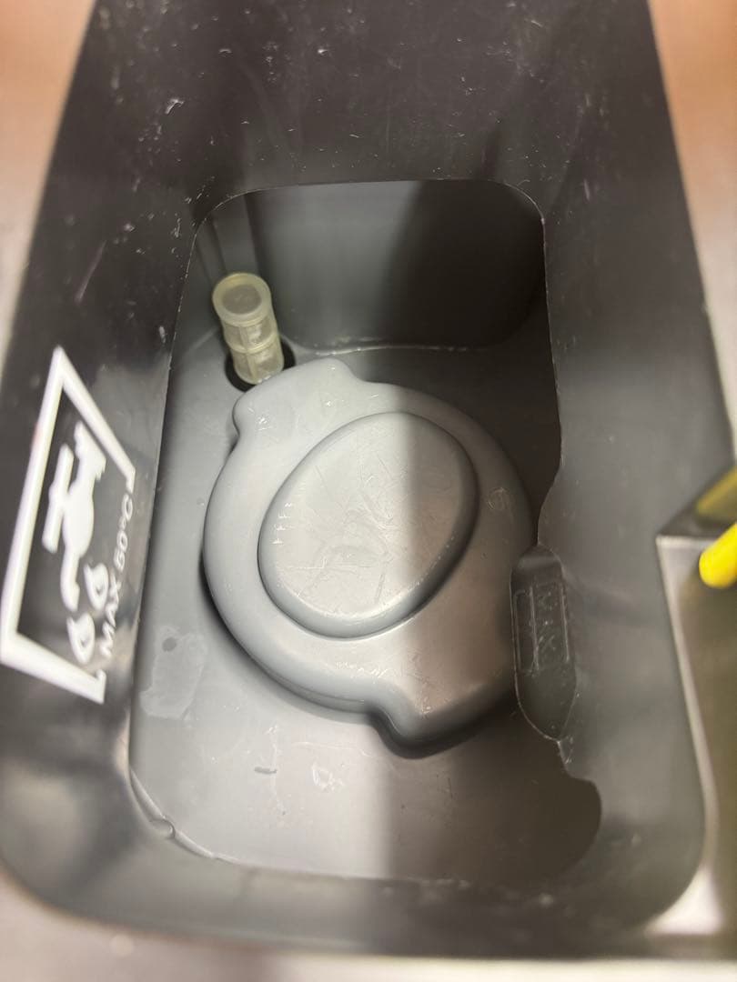 F038 KARCHER　カーペットリンス　クリーナー　Puzzi 8/1C