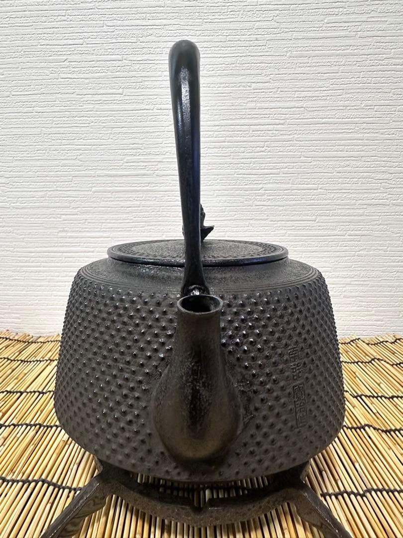 未使用品　南部伝統工芸士 及川寛治作真作保証　九重形１５型アラレ　南部鉄瓶　鉄瓶