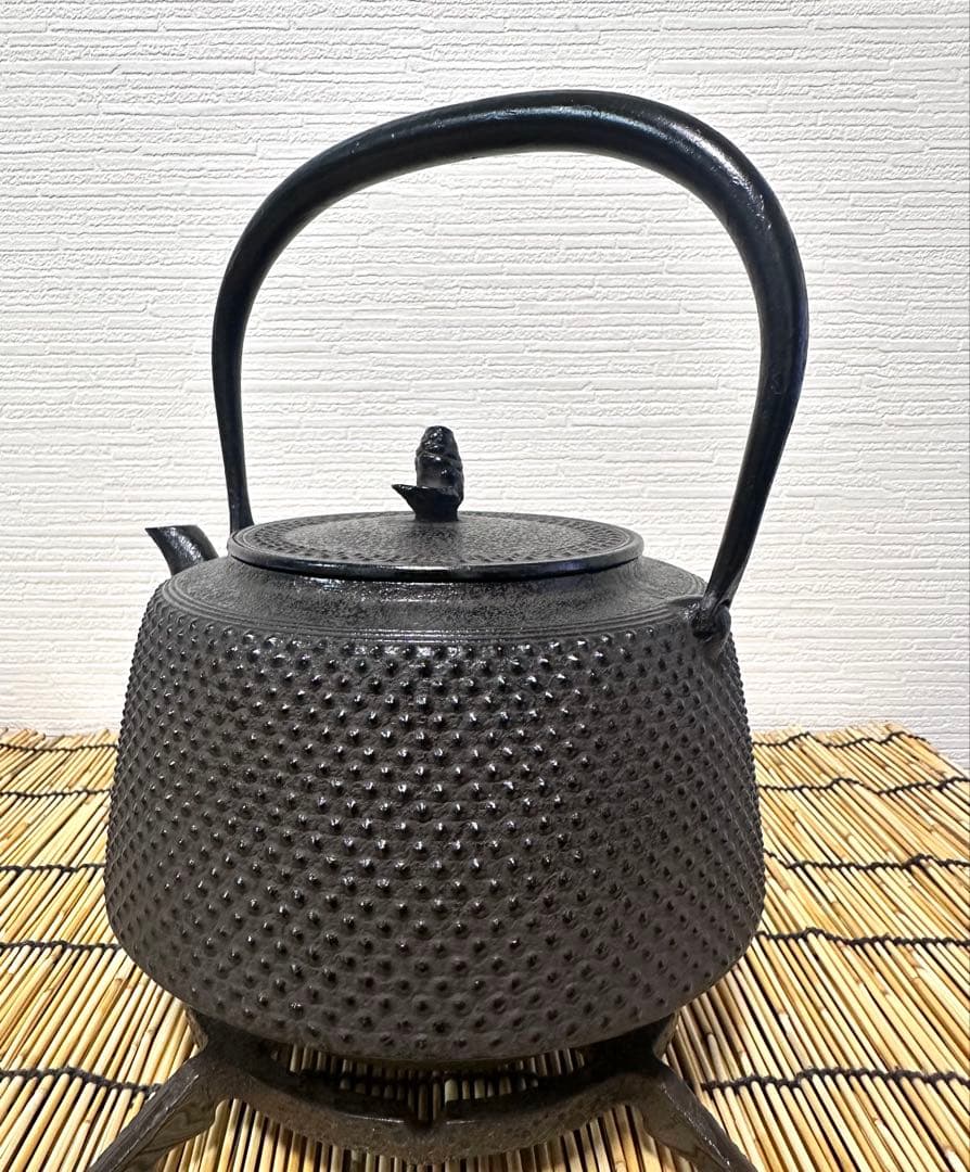 未使用品　南部伝統工芸士 及川寛治作真作保証　九重形１５型アラレ　南部鉄瓶　鉄瓶