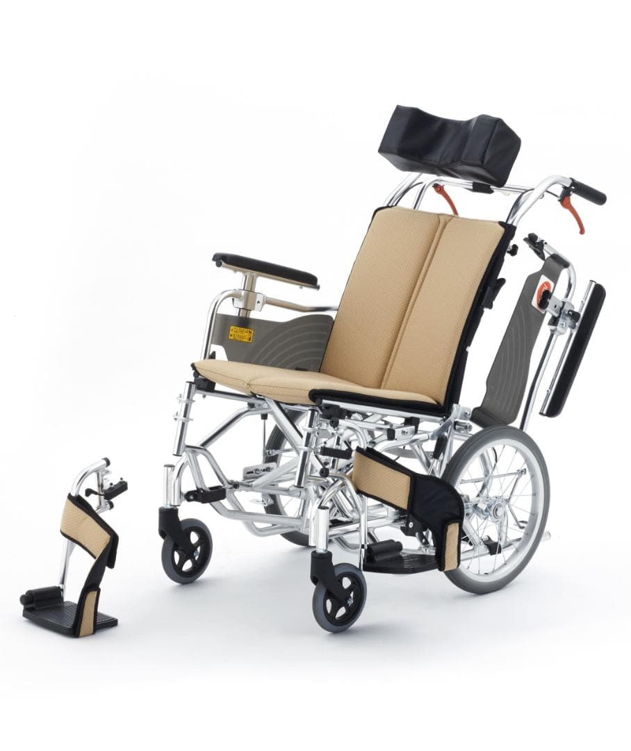 超美品　折り畳み式　車いす　肘あてはね上げ　ノーパンクタイヤ　介護