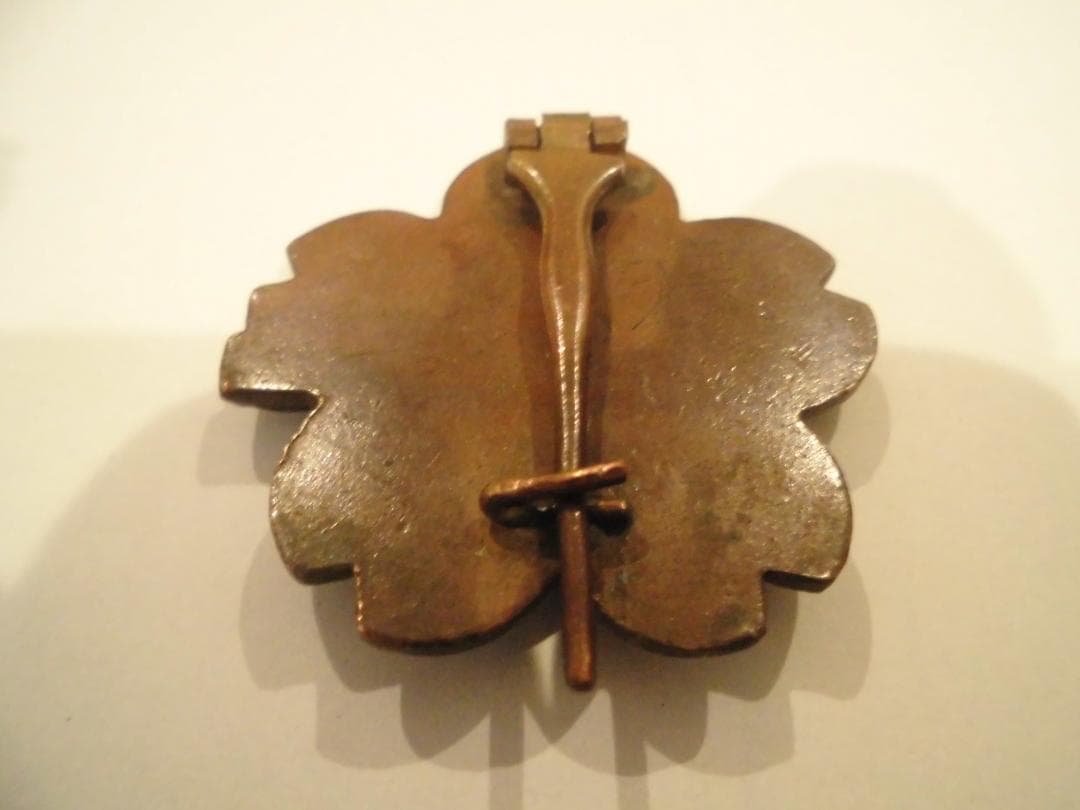 桜の花びらデザインのアンティーク装飾品　旧日本海軍　潜水艦徽章