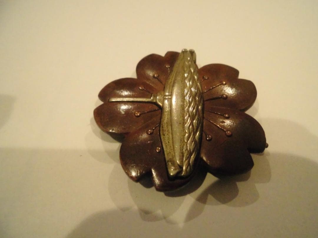 桜の花びらデザインのアンティーク装飾品　旧日本海軍　潜水艦徽章