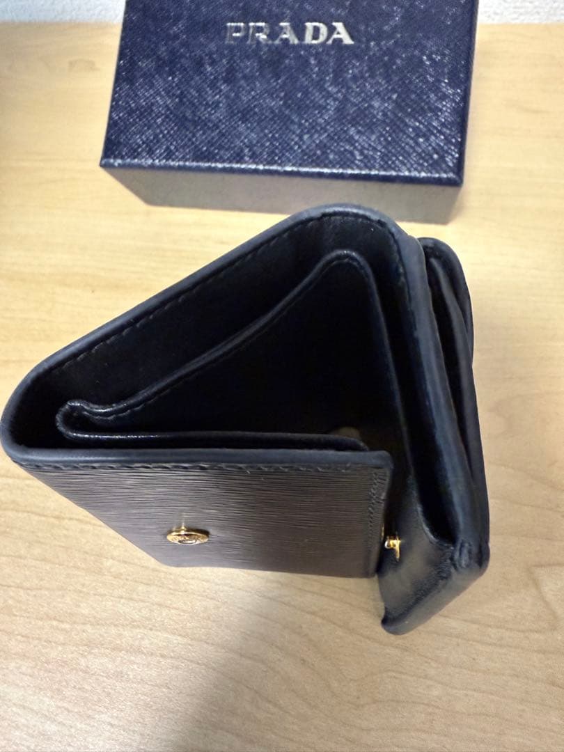 か*な様 PRADA 三つ折り財布 ブラック　レター型 ヴィッテロムーブ