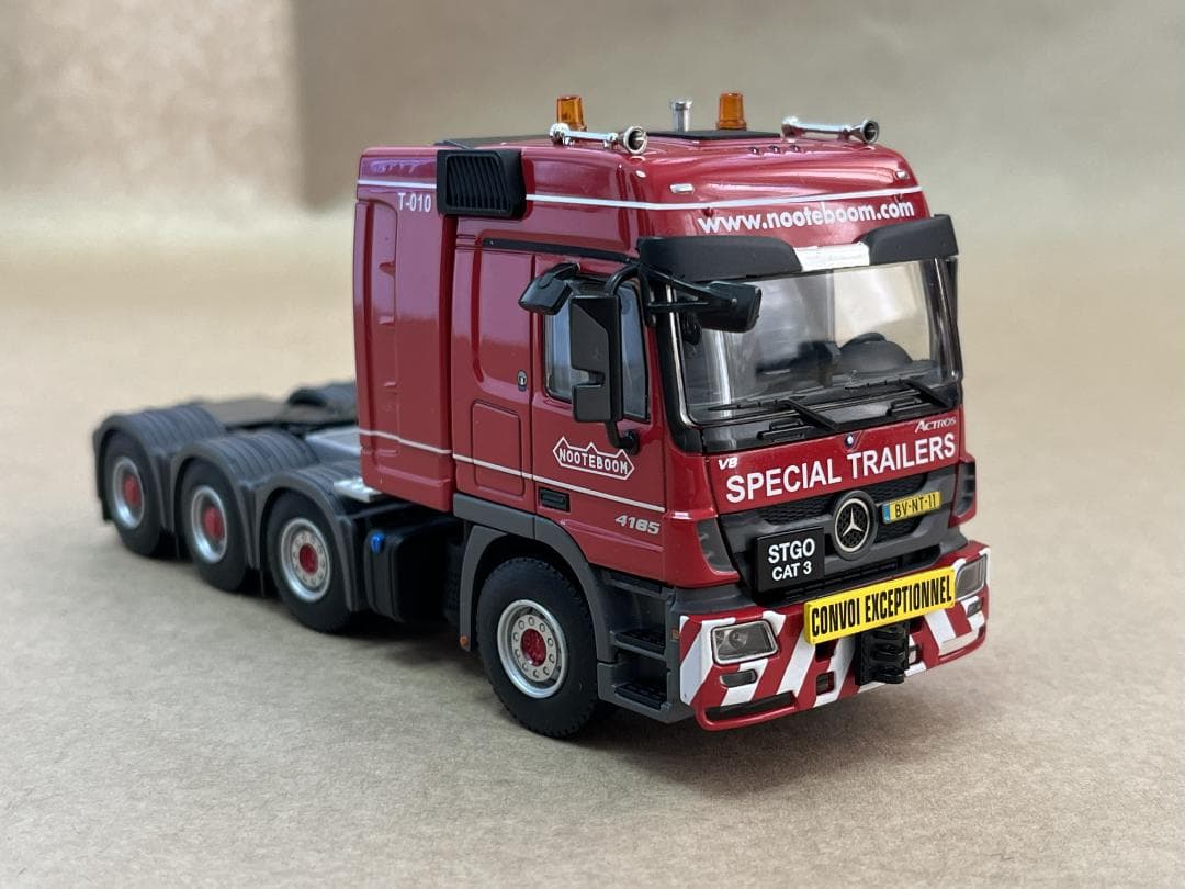 ミニカー WSI Nooteboom Mercedes Benz ActrosTitan
