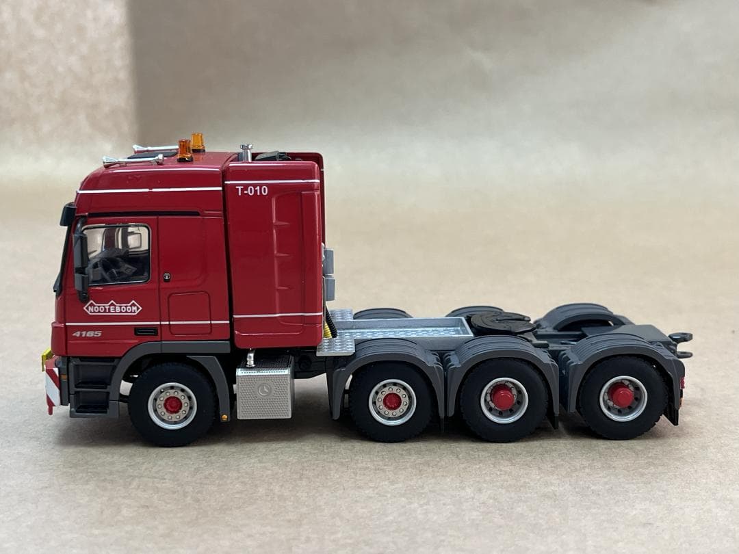 ミニカー WSI Nooteboom Mercedes Benz ActrosTitan