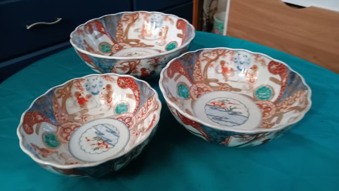 古伊万里　金彩染め付け　赤絵唐子人物絵　三つ鉢揃い　菓子鉢　美術品　江戸期