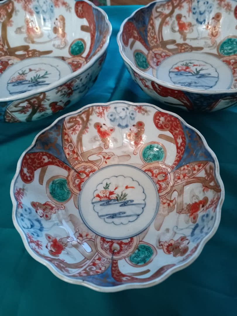 古伊万里　金彩染め付け　赤絵唐子人物絵　三つ鉢揃い　菓子鉢　美術品　江戸期